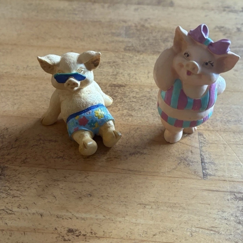Vintage Russ Berrie Pig Figurines Lot of 2 - Pigs on the Beach Resin Figures